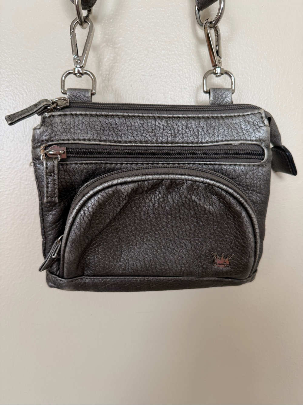 PURSE KING Grey Vegan Leather Touchscreen Phone Crossbody Purse Bag